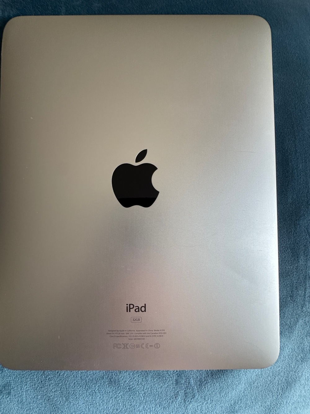 Original Apple iPad Tablet 1st Generation in Black and Silver Model A1219 9.7”